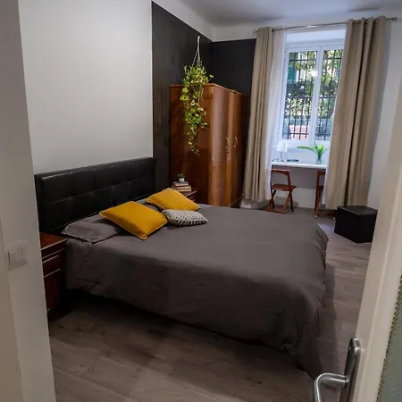 Britannia 36 Apartment