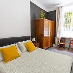 Br1tannia 36 Apartment Rom