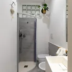 Br1tannia 36 Apartment Rom